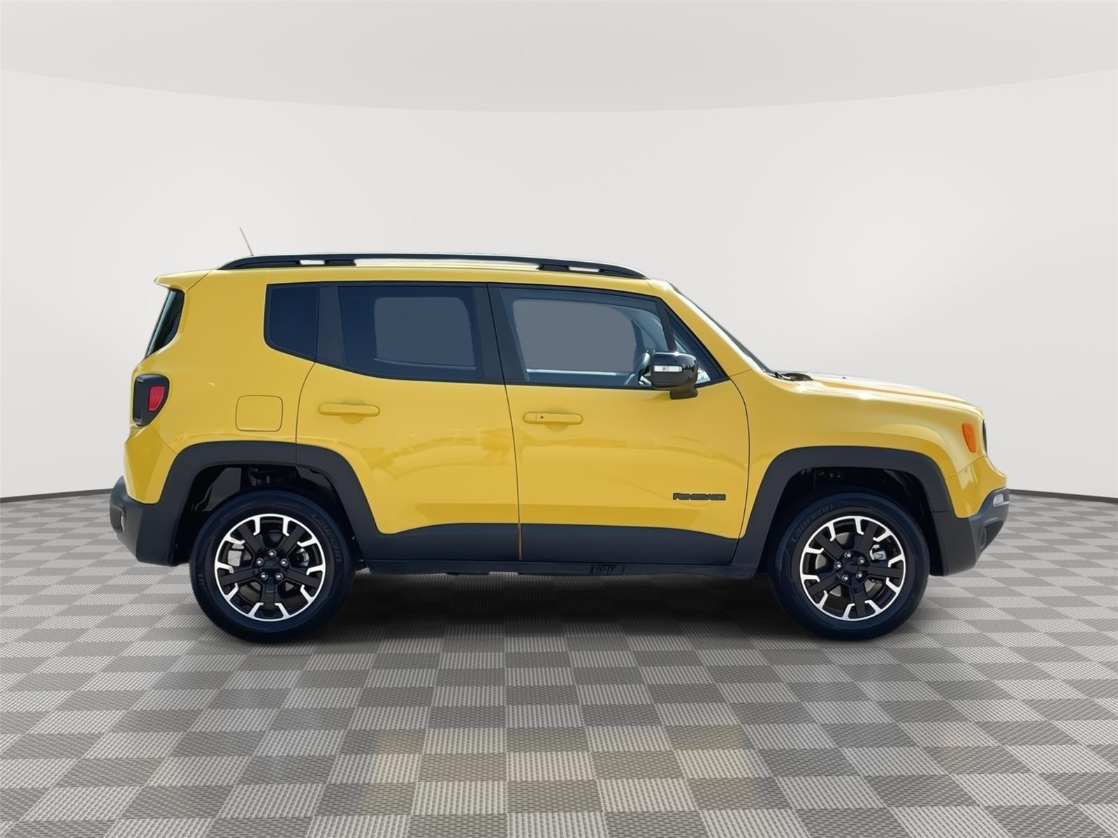 Vehicle photo 6
