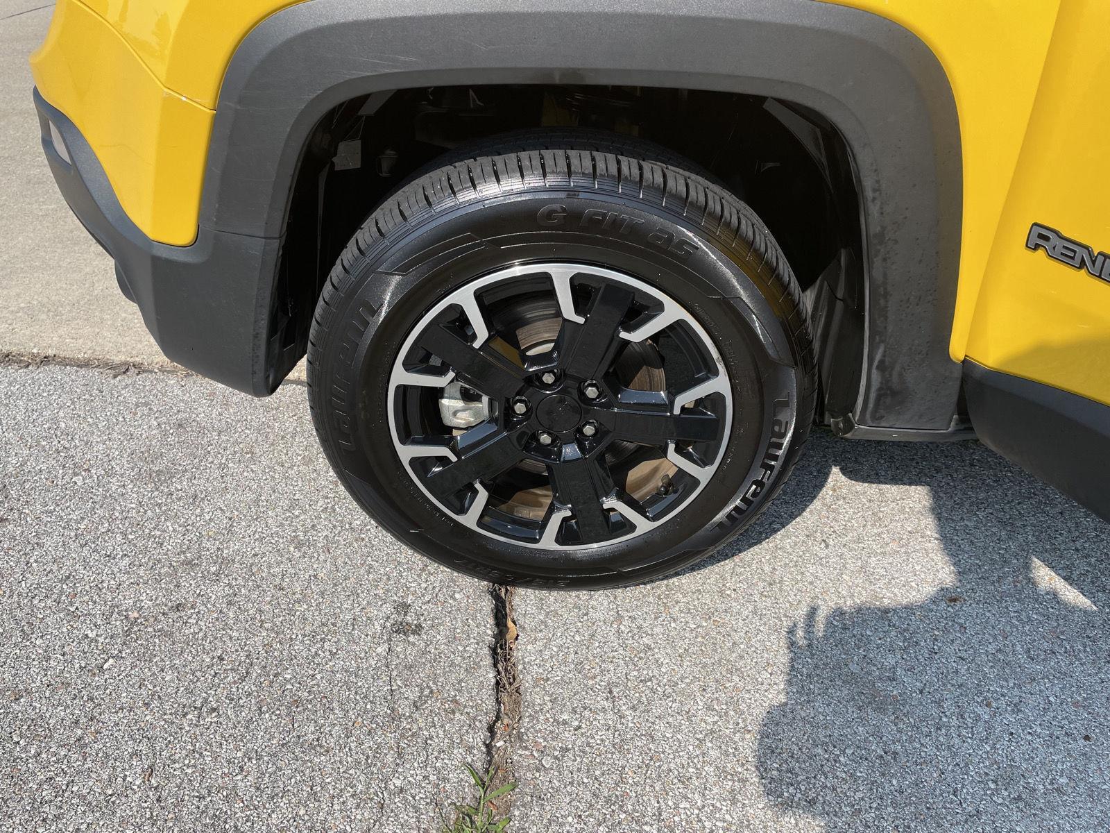 Vehicle photo 10