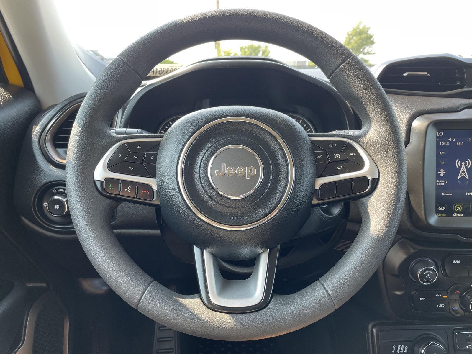 Vehicle photo 12