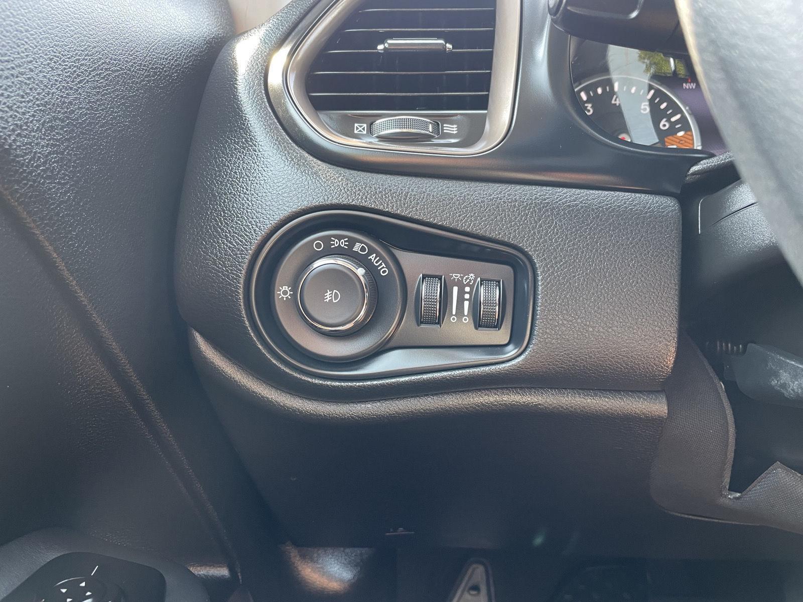 Vehicle photo 16