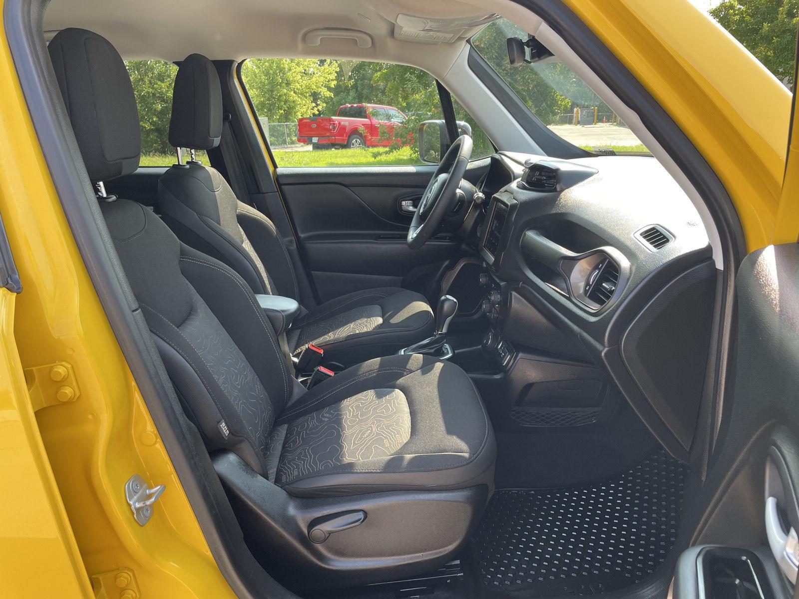 Vehicle photo 19