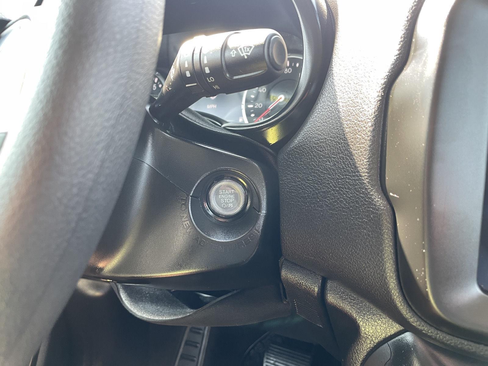 Vehicle photo 25