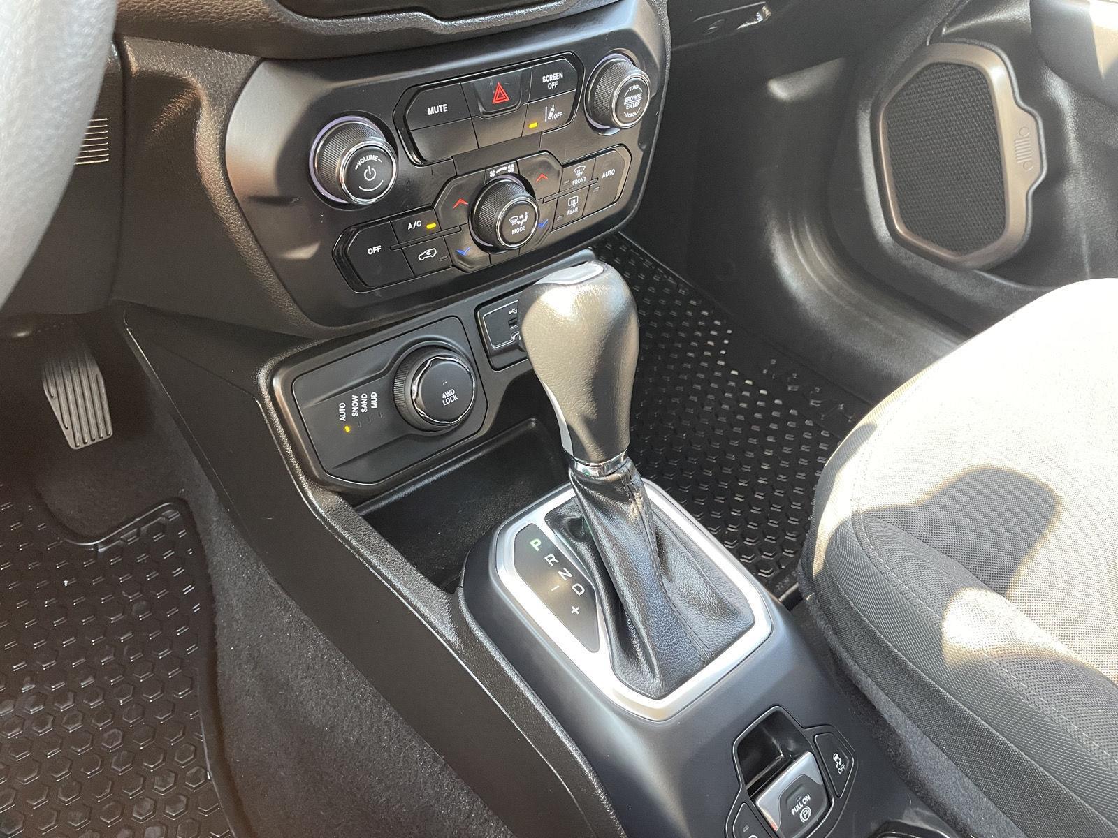 Vehicle photo 29