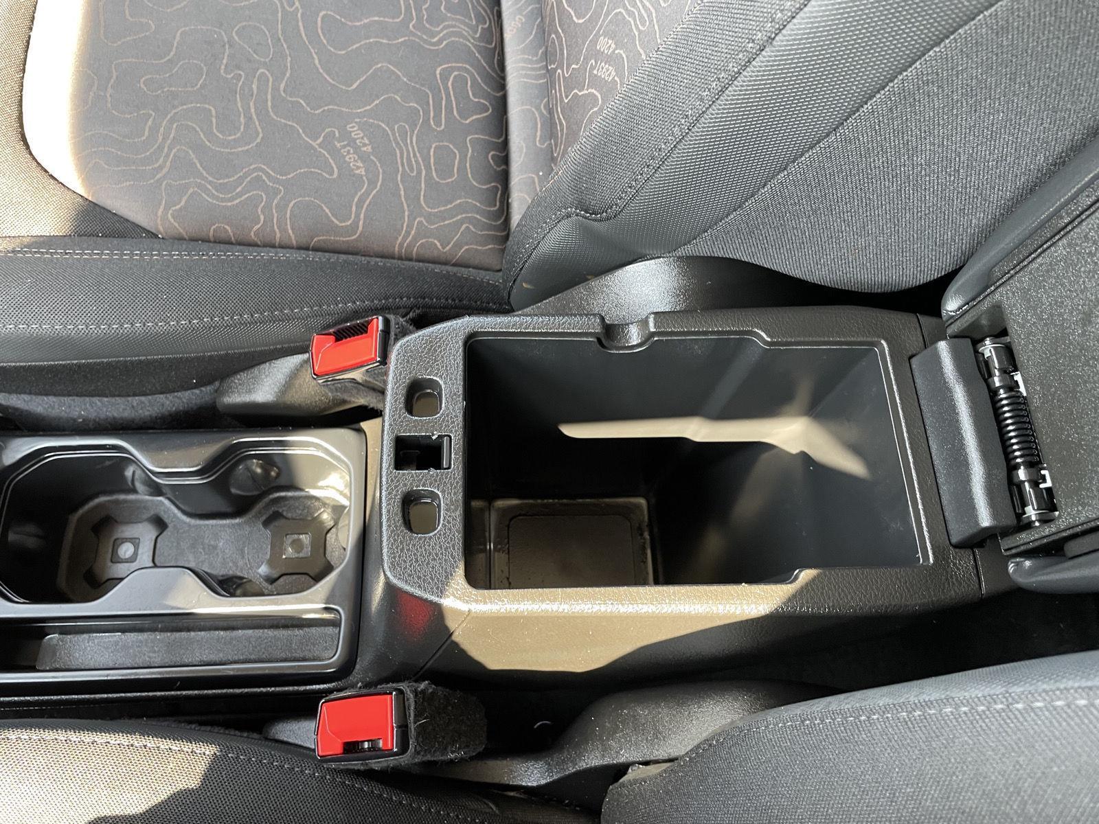 Vehicle photo 30