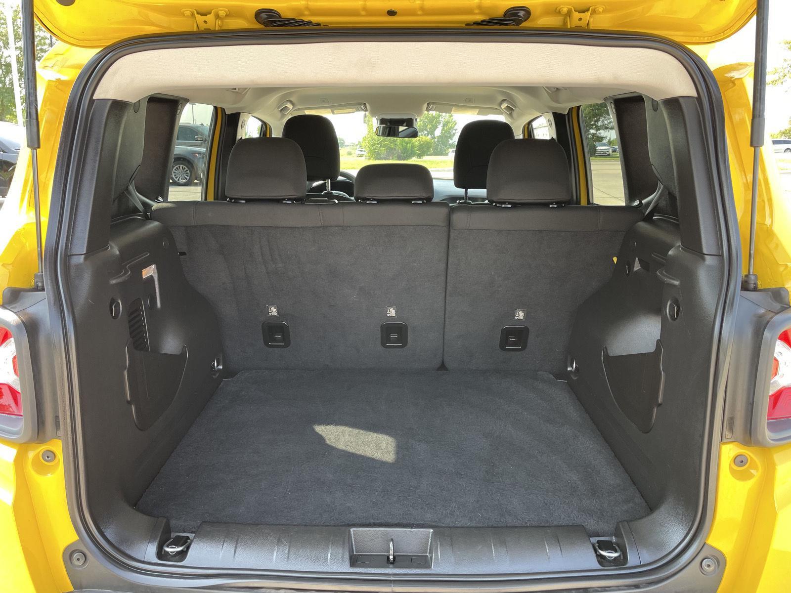 Vehicle photo 34