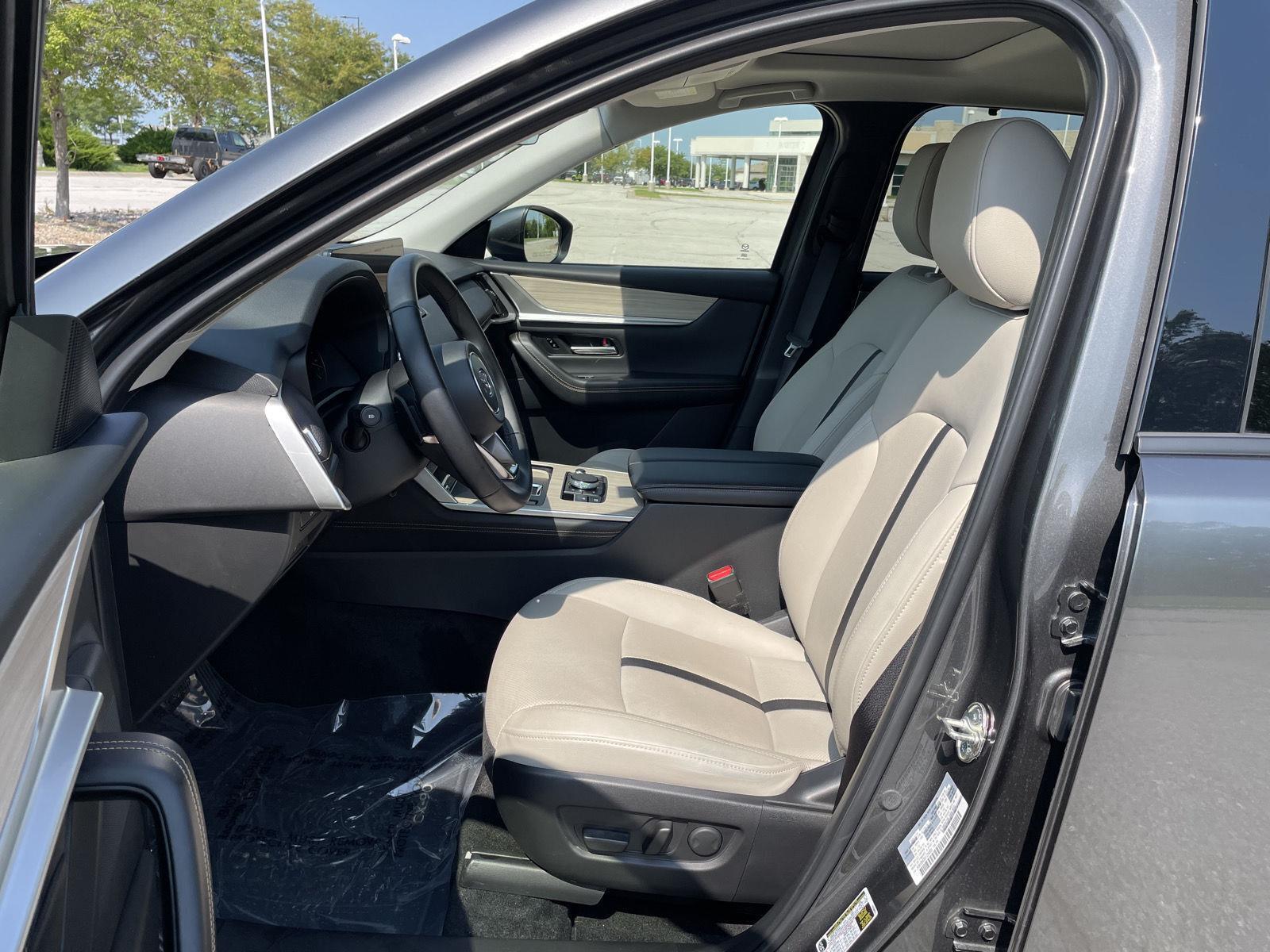 Vehicle photo 17