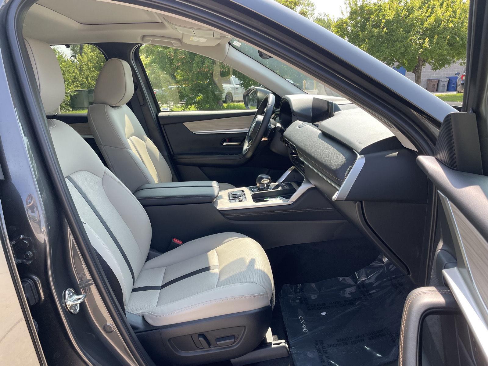 Vehicle photo 19