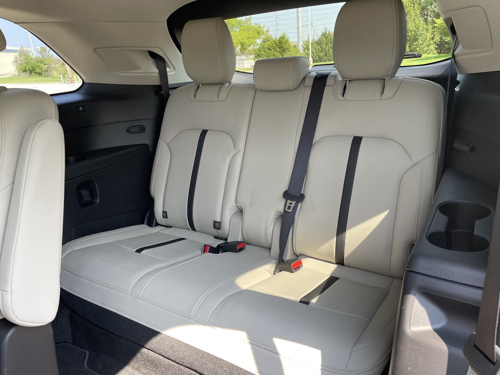 Vehicle photo 21