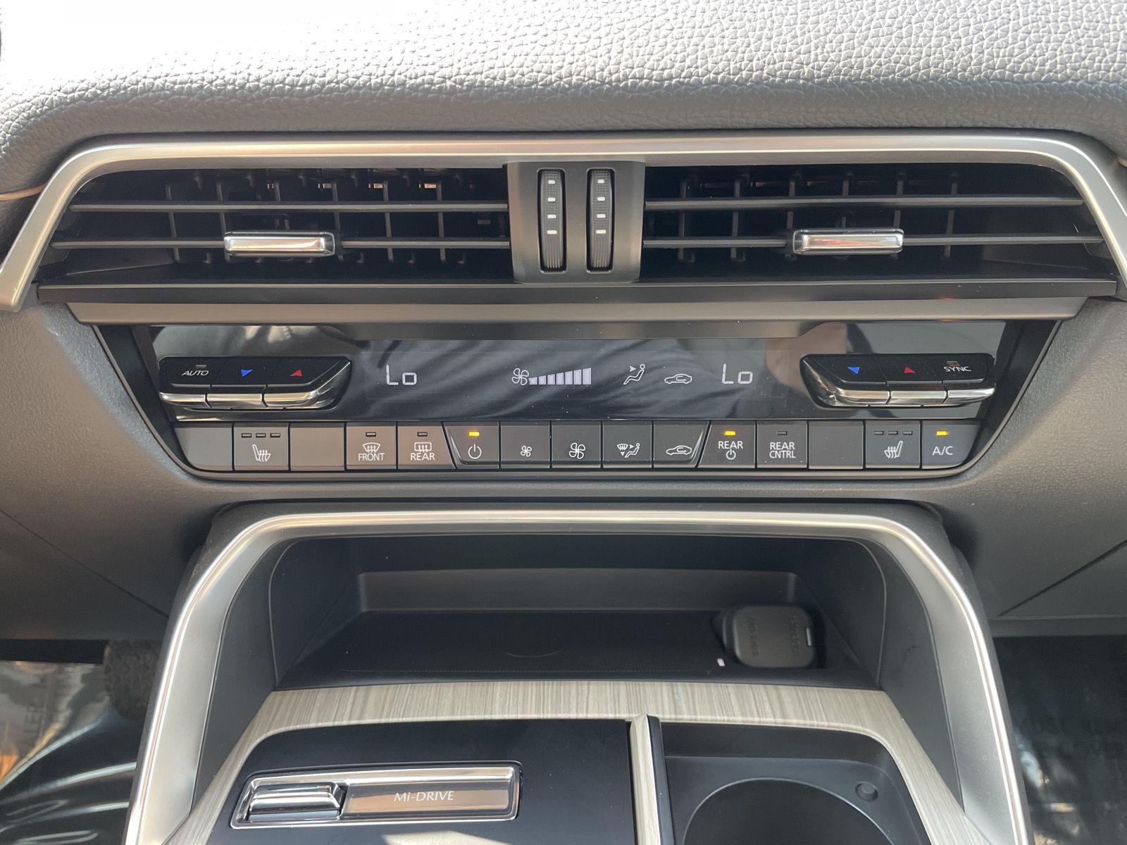 Vehicle photo 26