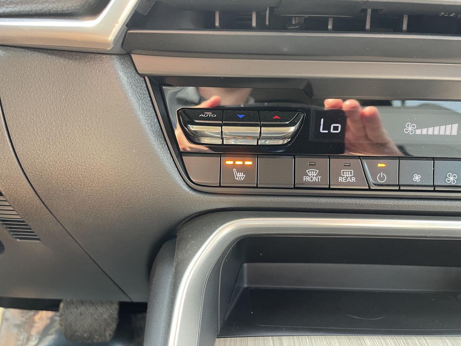 Vehicle photo 27