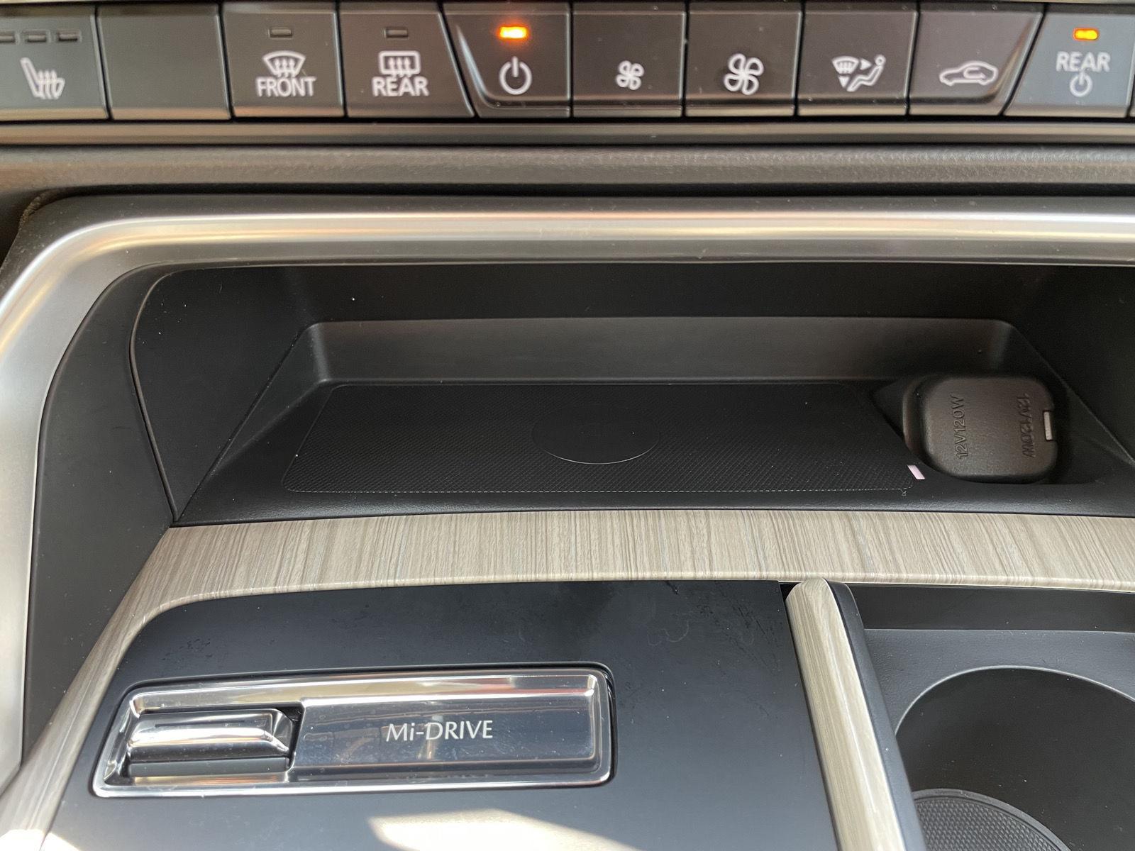 Vehicle photo 28