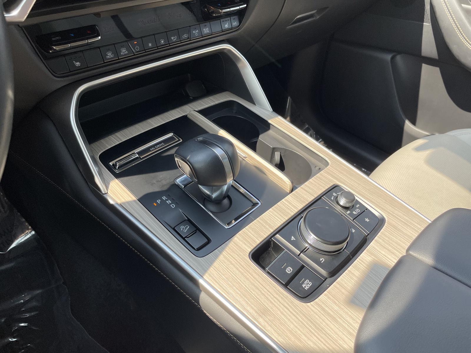Vehicle photo 30