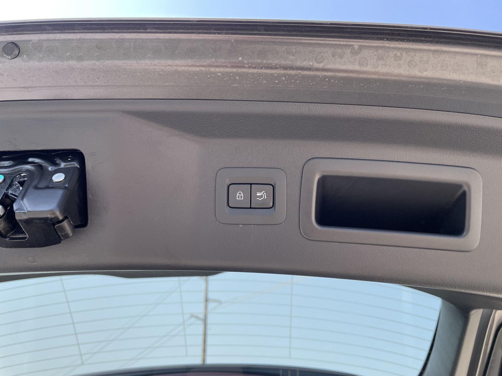 Vehicle photo 36