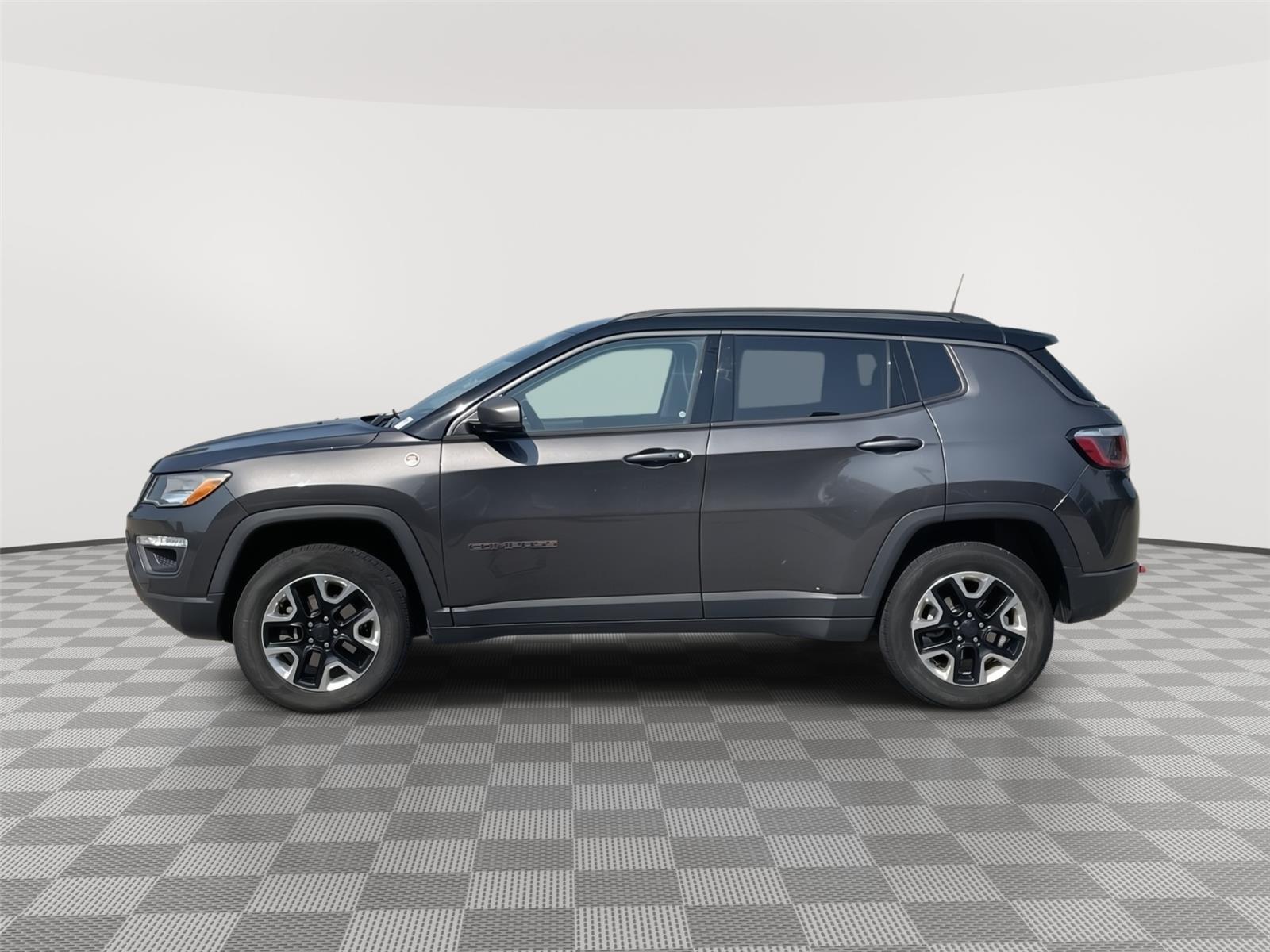 Vehicle photo 2