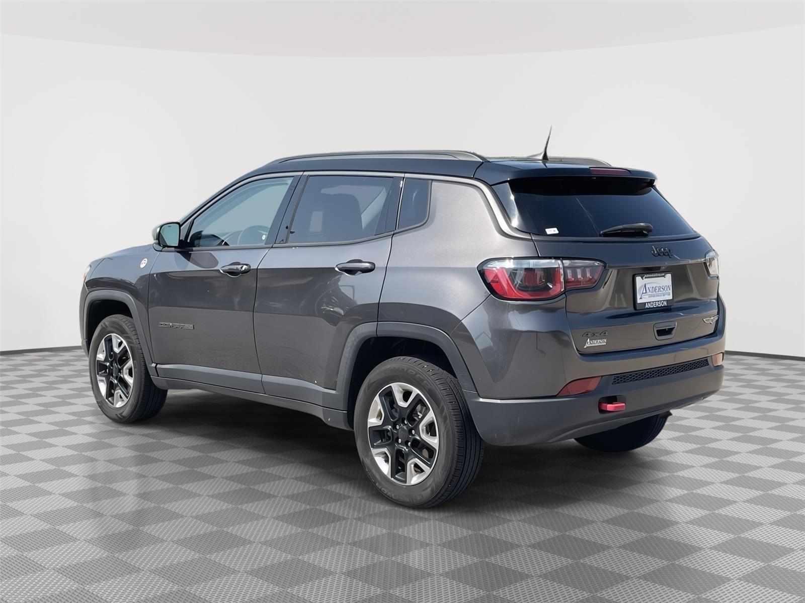 Vehicle photo 9