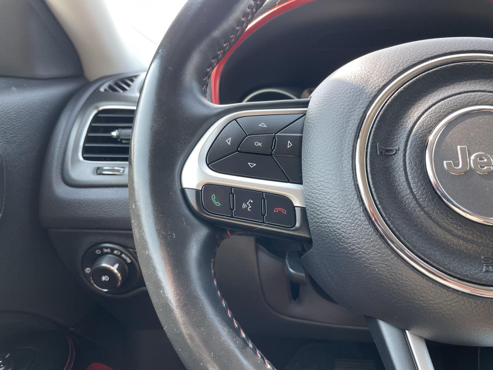 Vehicle photo 12