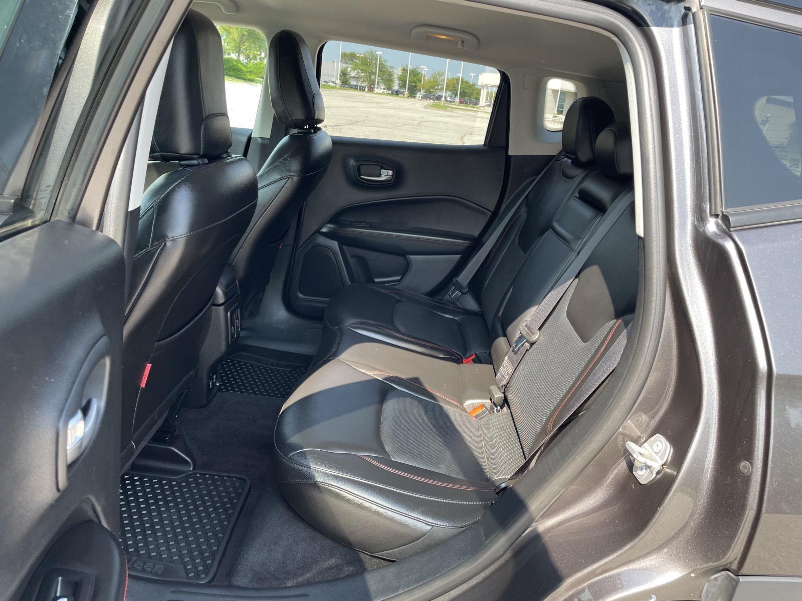 Vehicle photo 19