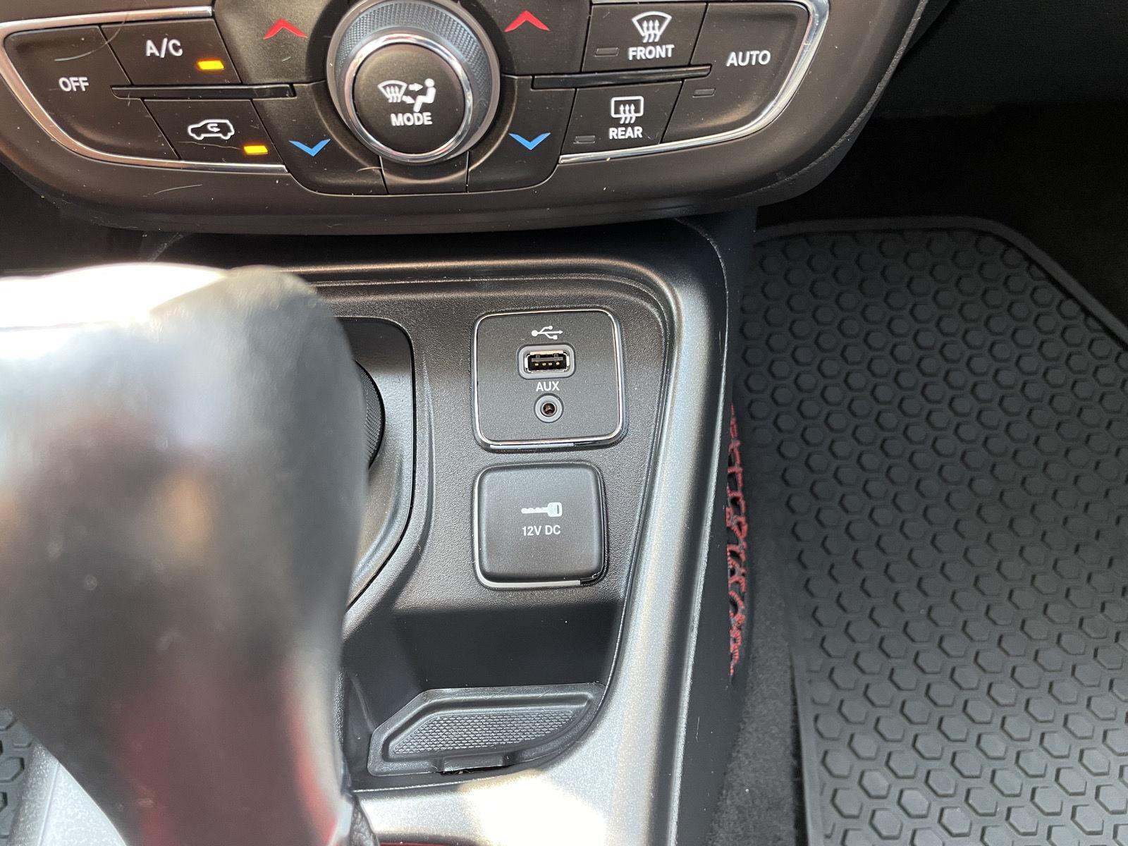 Vehicle photo 25