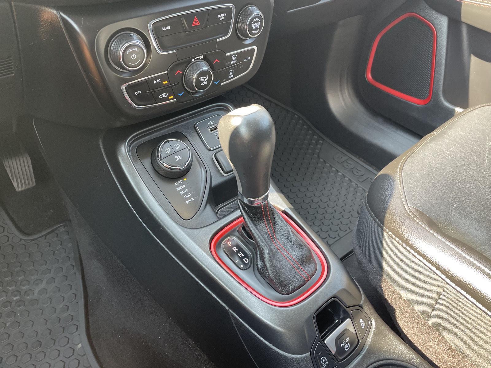 Vehicle photo 27