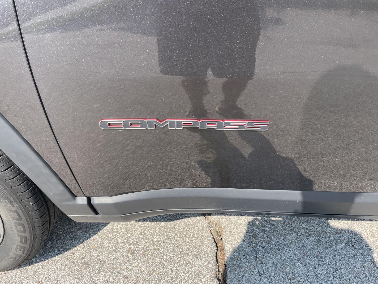 Vehicle photo 33