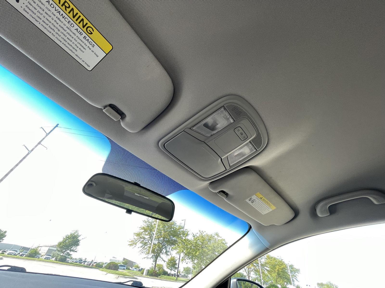 Vehicle photo 21
