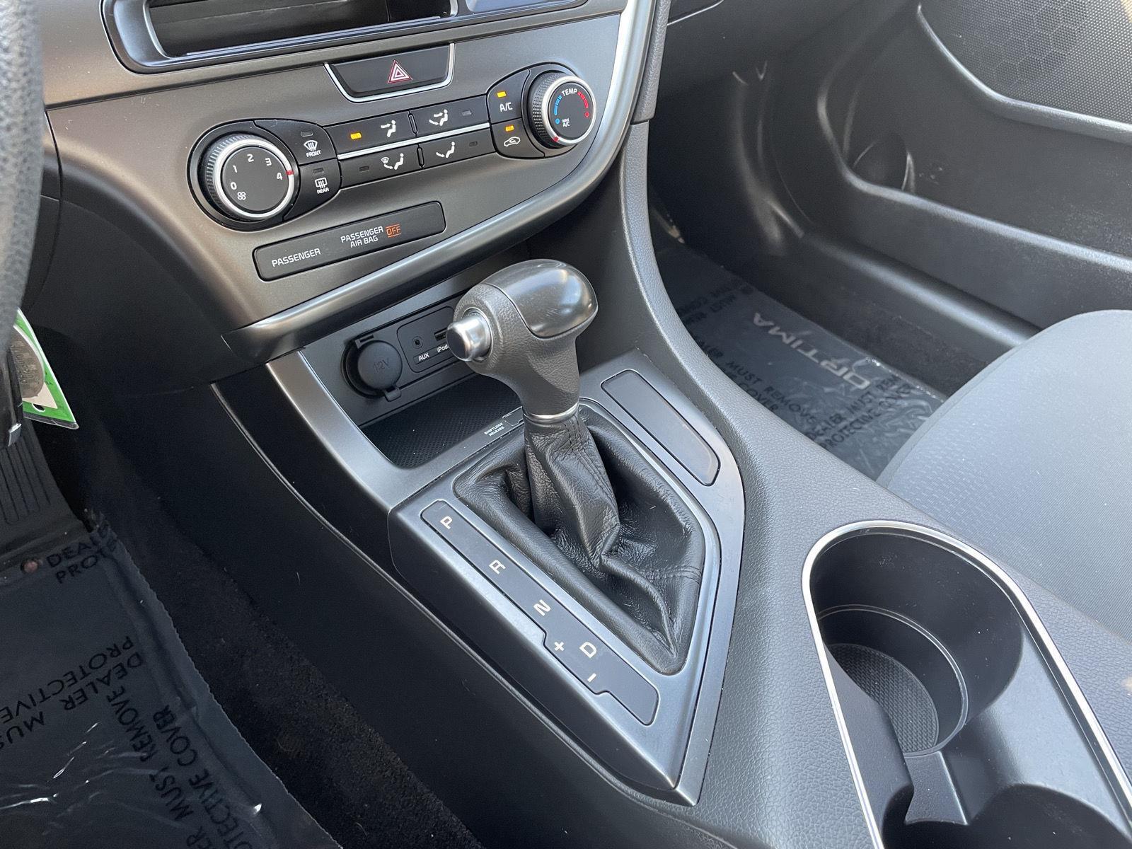 Vehicle photo 26