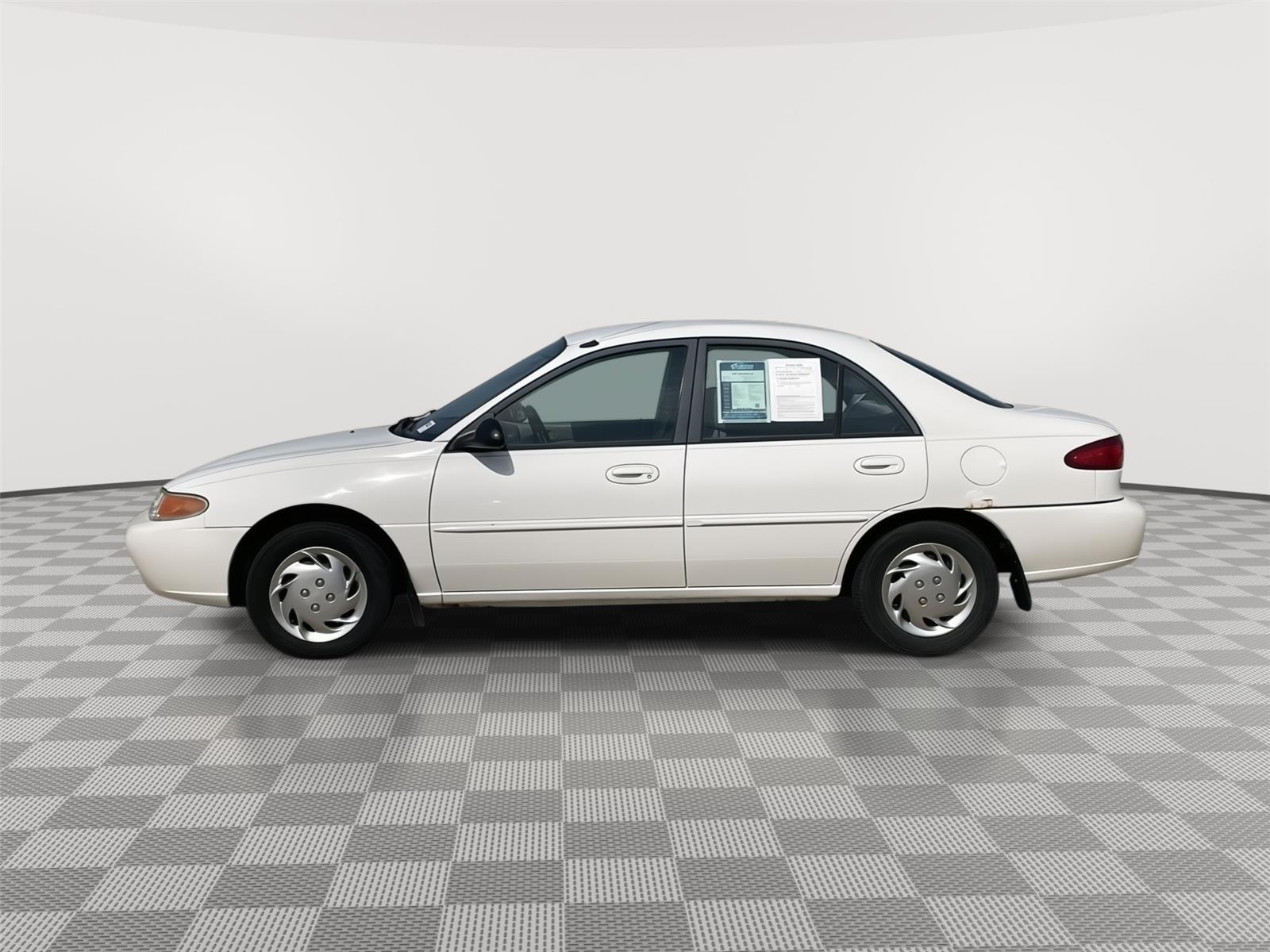 Vehicle photo 2