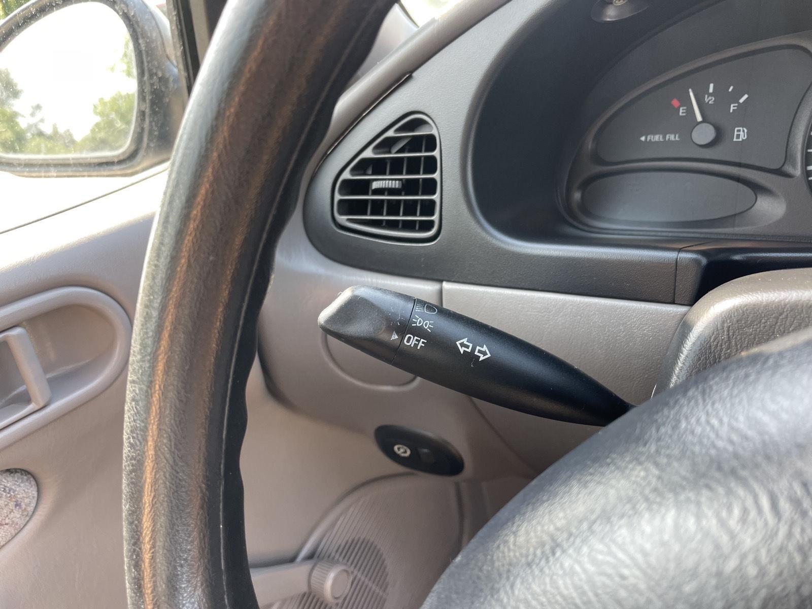 Vehicle photo 14