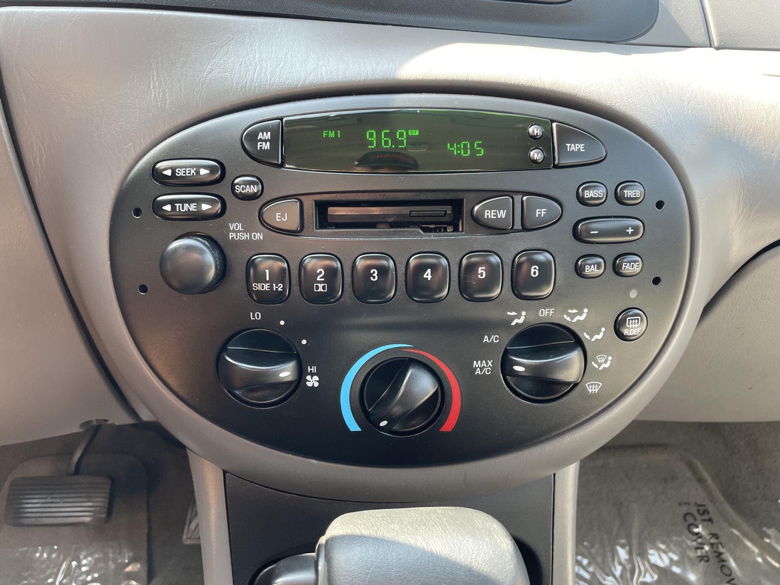 Vehicle photo 21