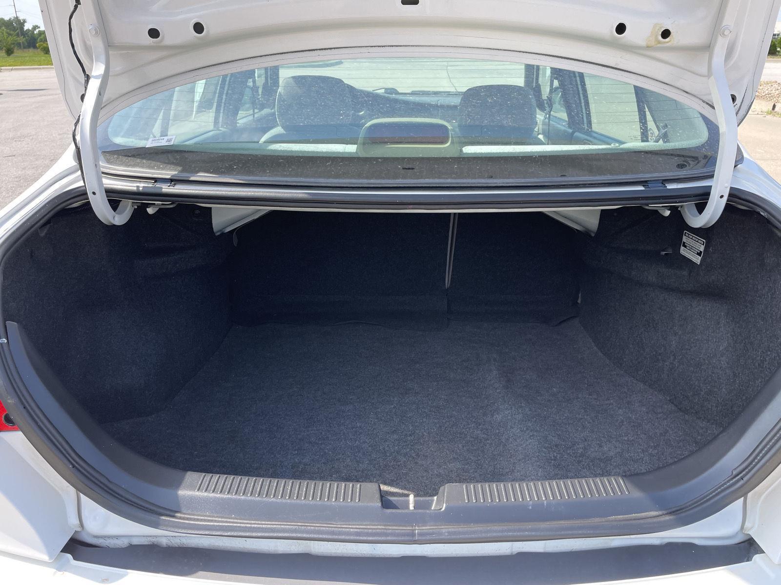 Vehicle photo 27