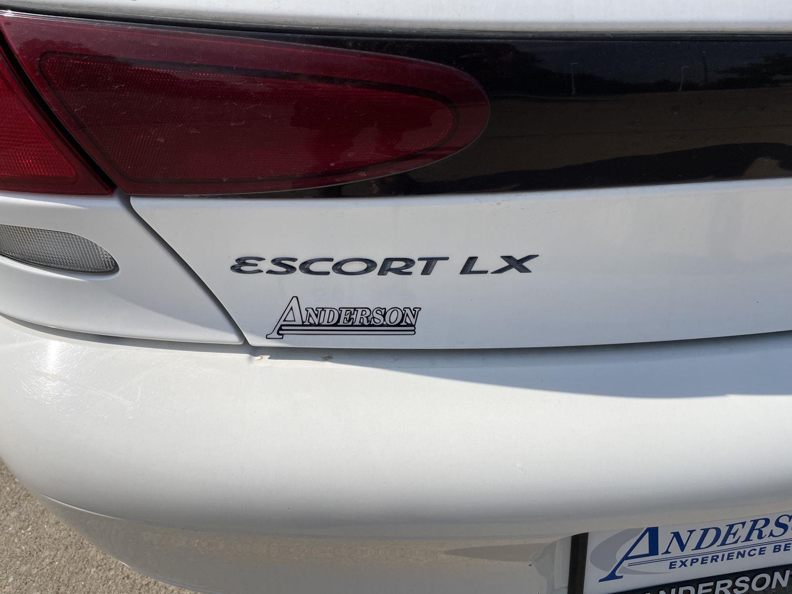 Vehicle photo 28