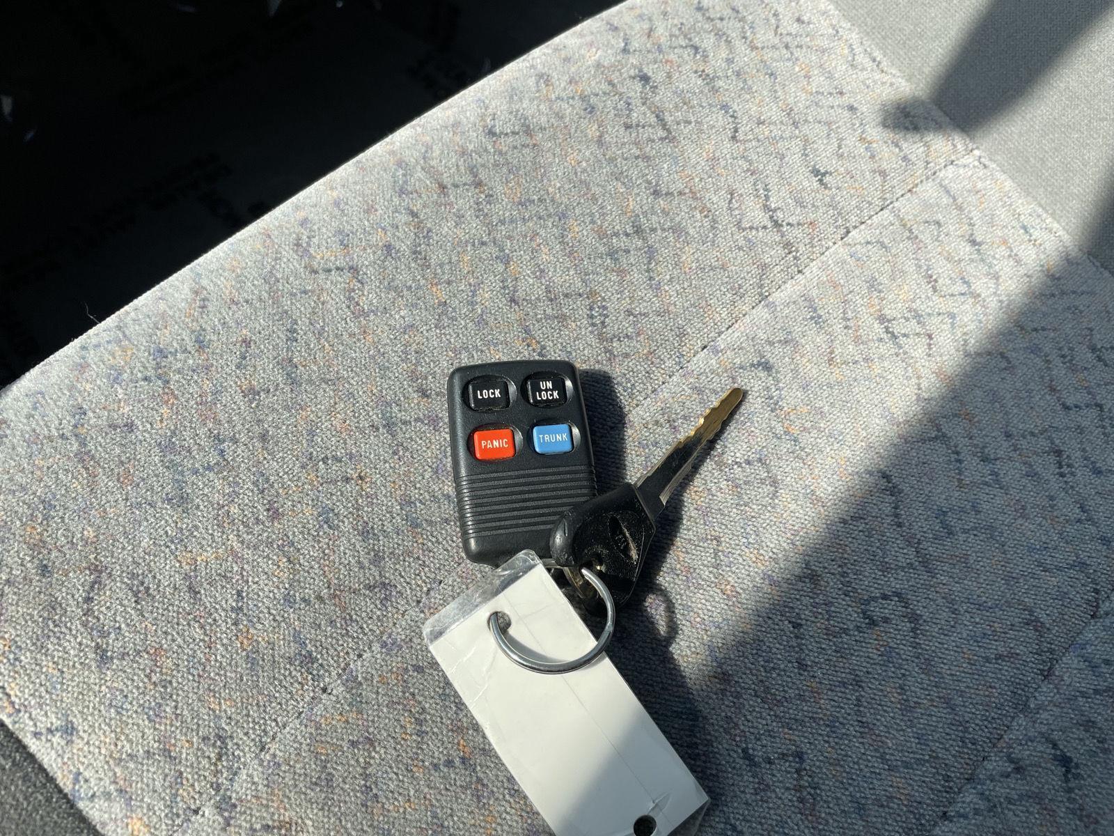 Vehicle photo 29