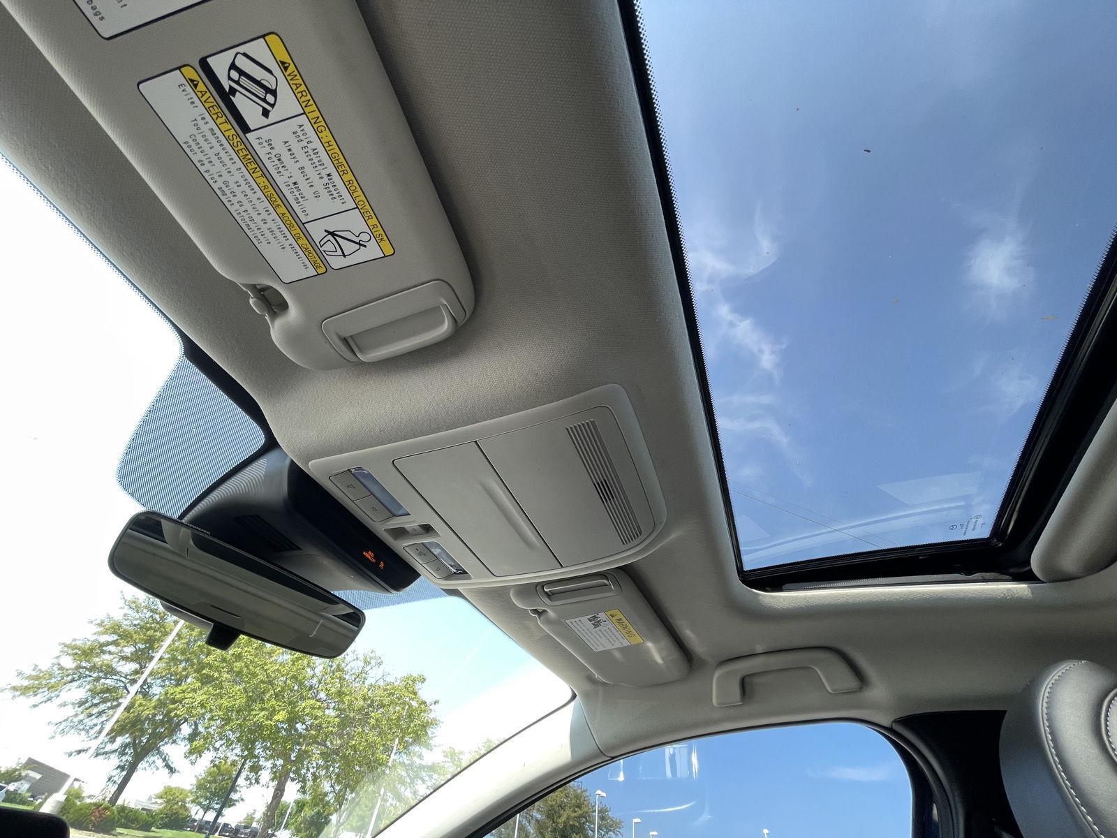 Vehicle photo 21