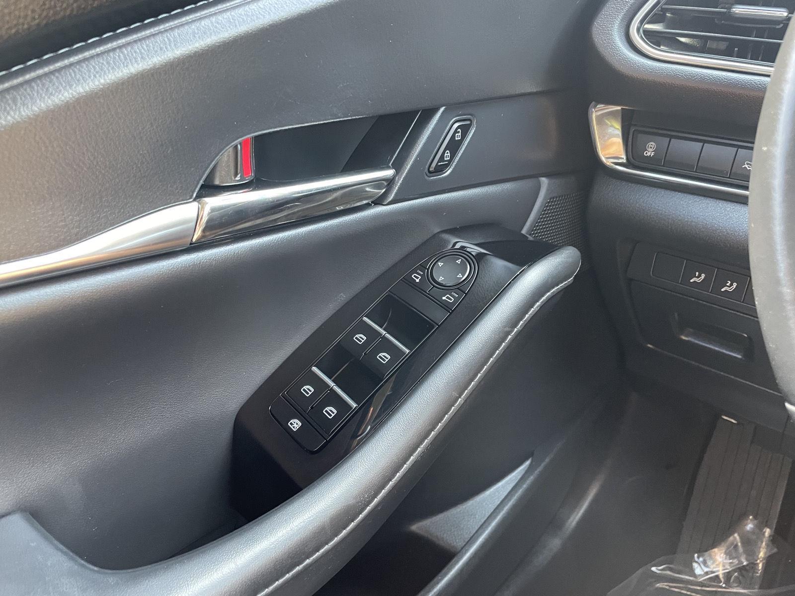 Vehicle photo 27
