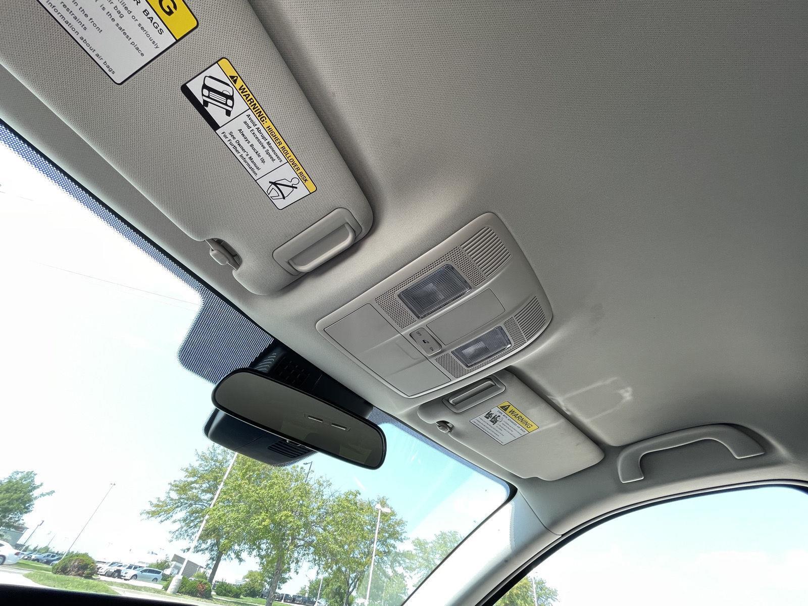 Vehicle photo 21