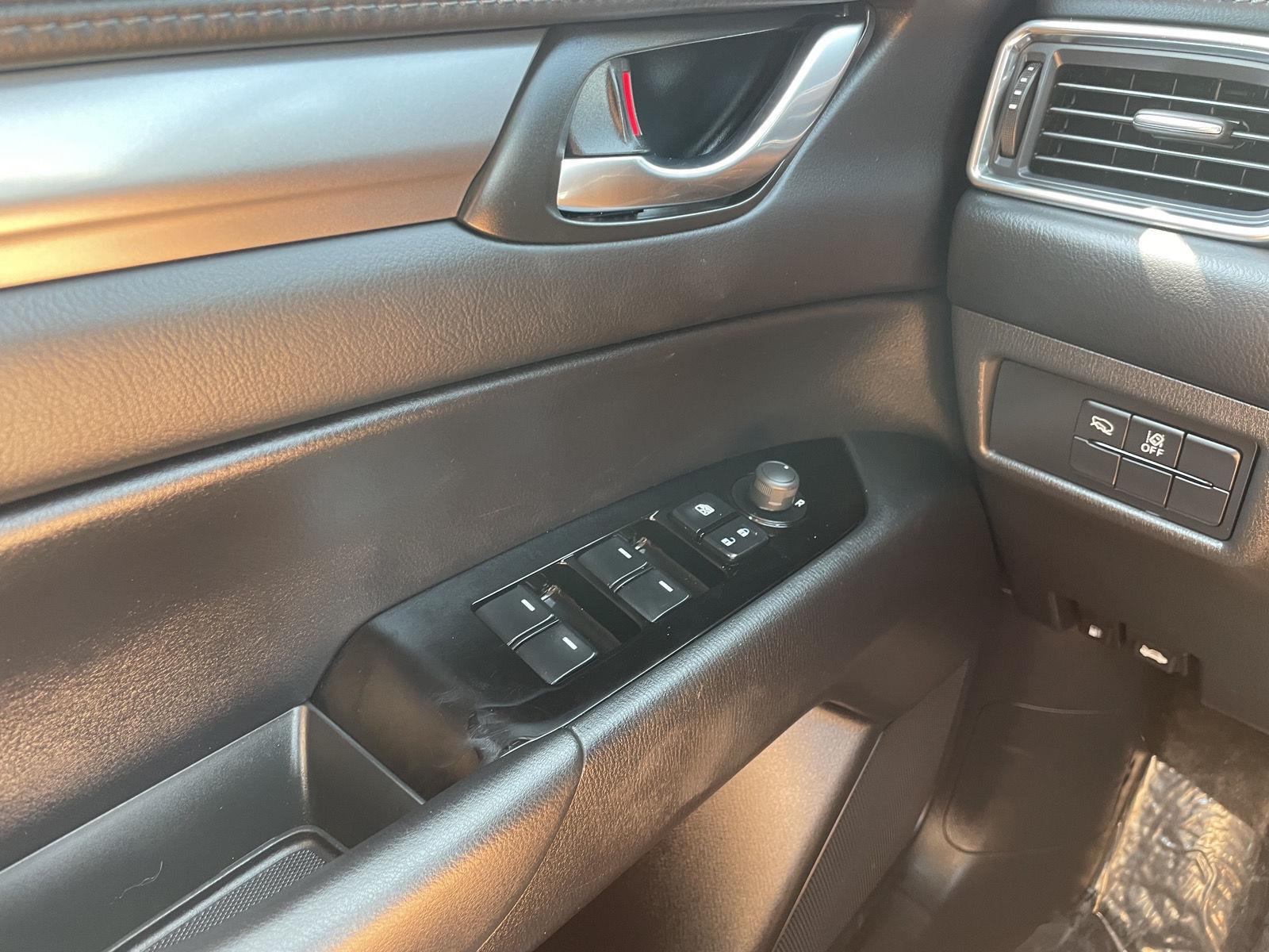 Vehicle photo 27