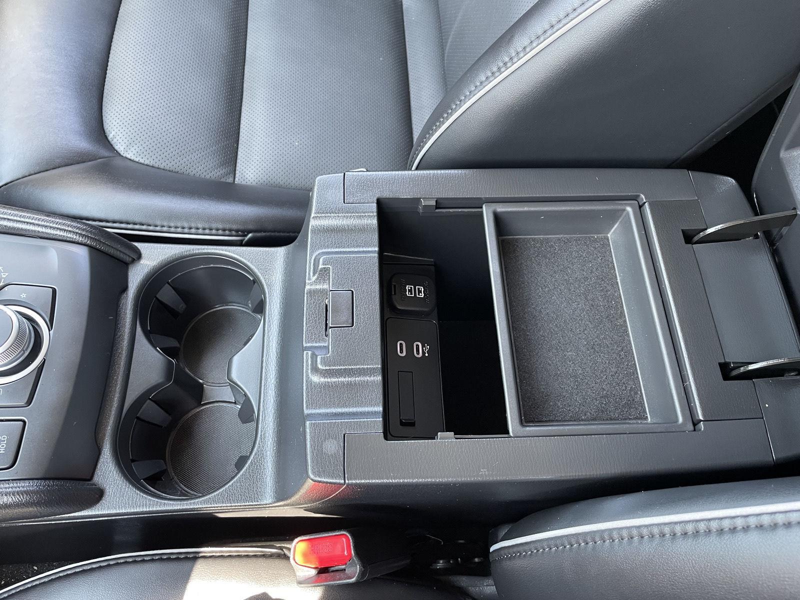 Vehicle photo 29