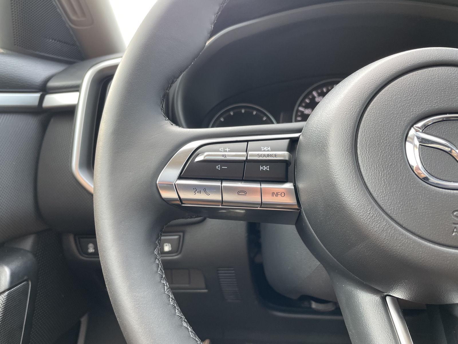 Vehicle photo 12