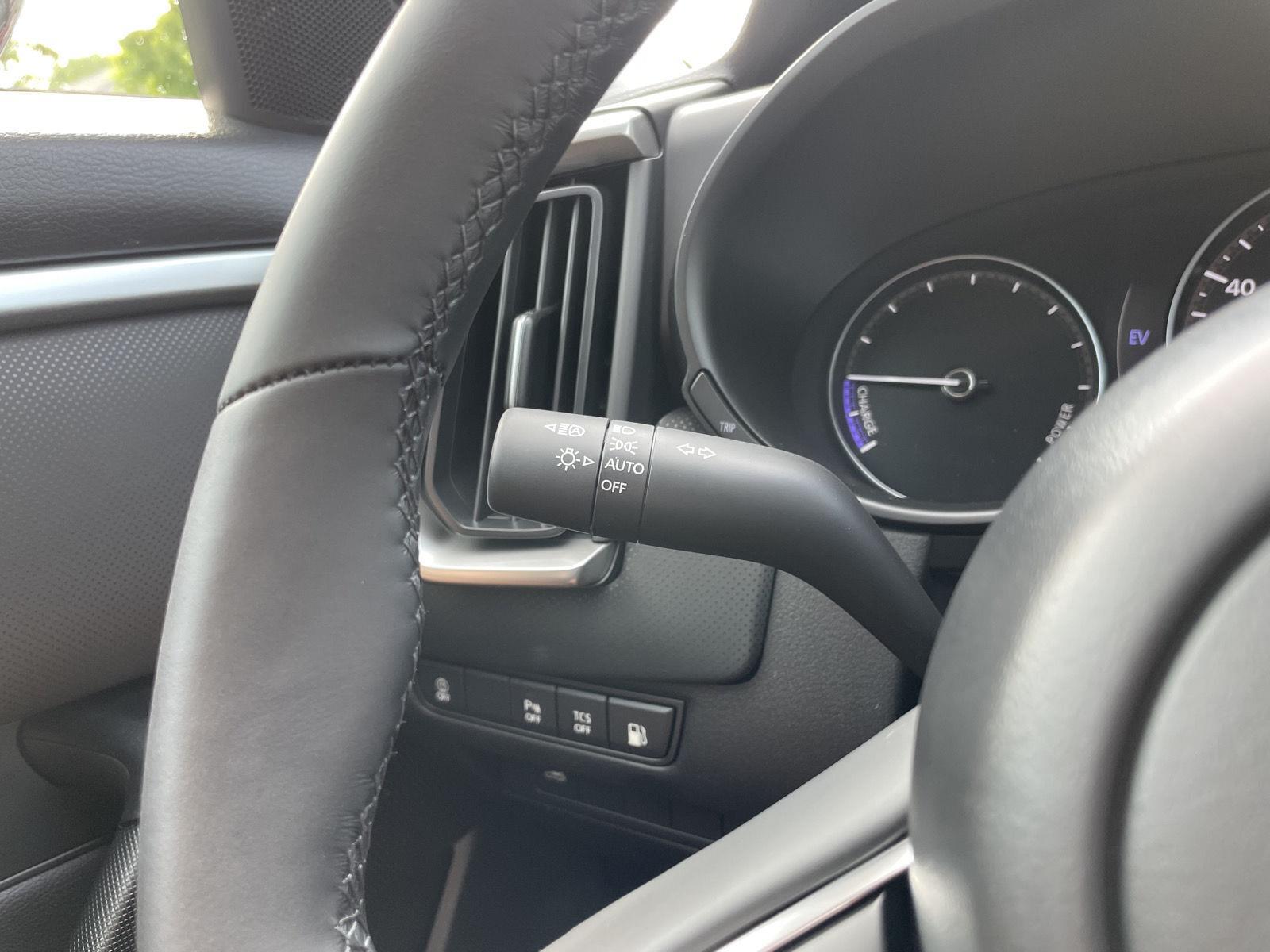 Vehicle photo 15