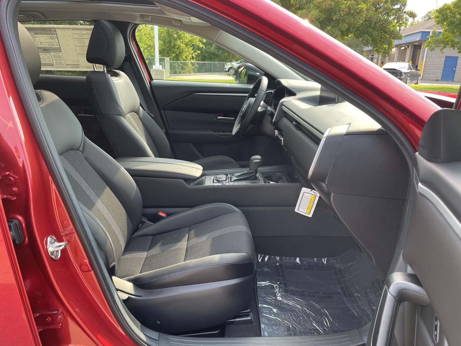 Vehicle photo 18