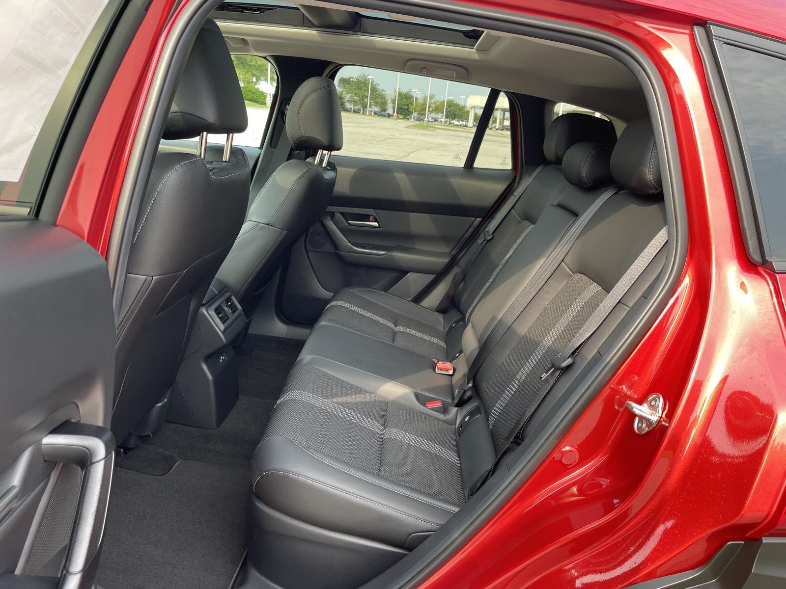 Vehicle photo 19