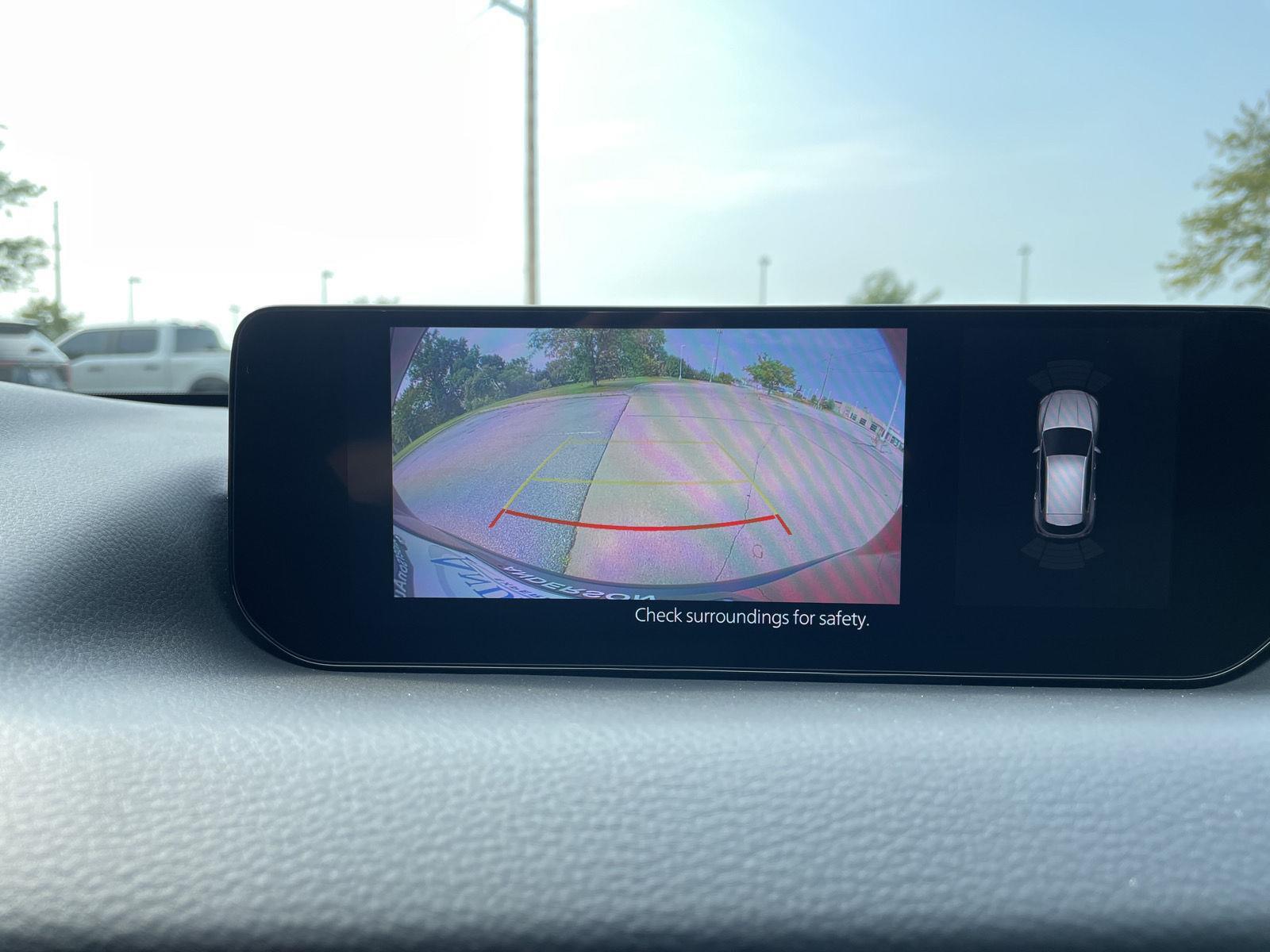Vehicle photo 23