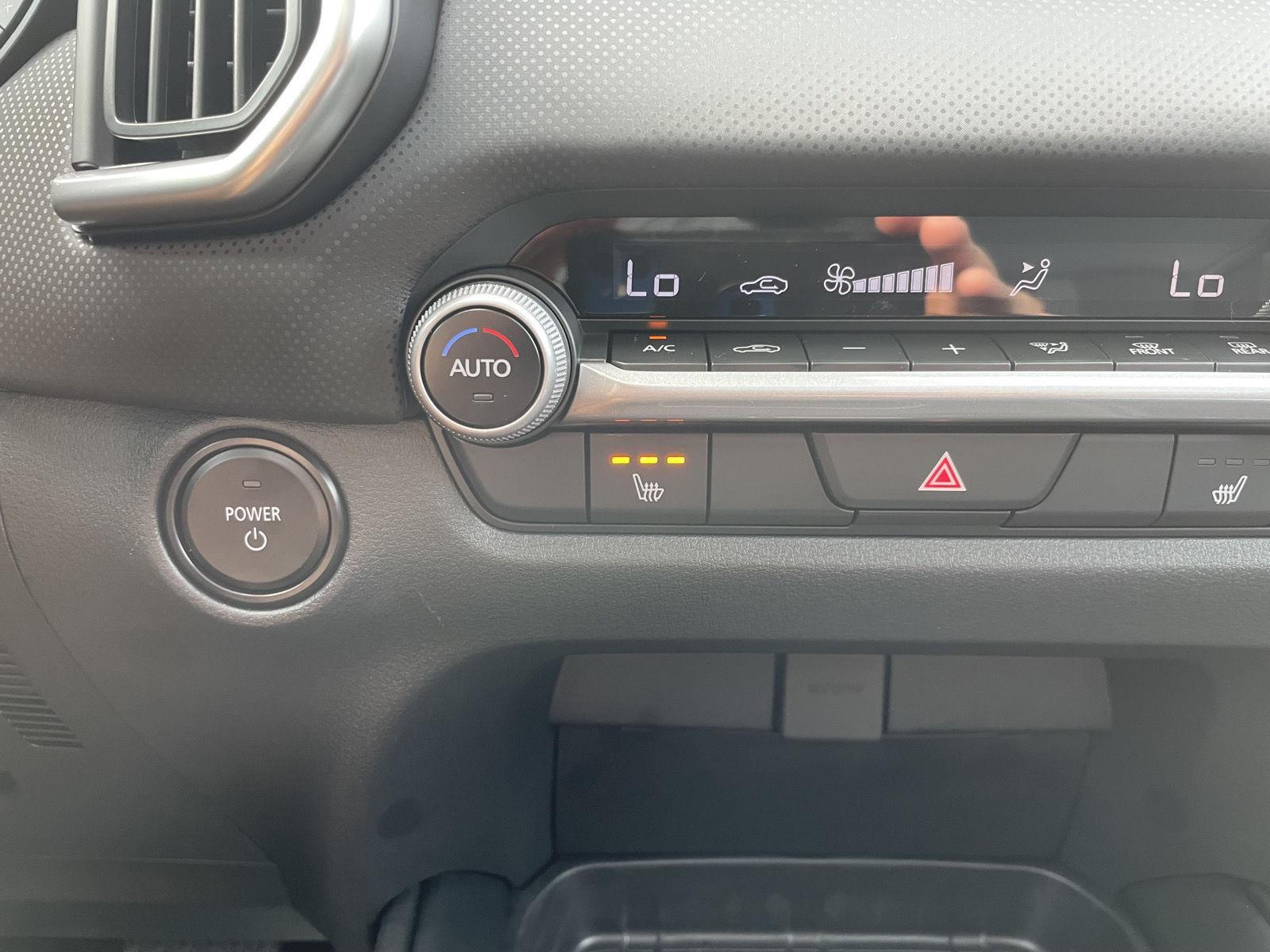 Vehicle photo 25