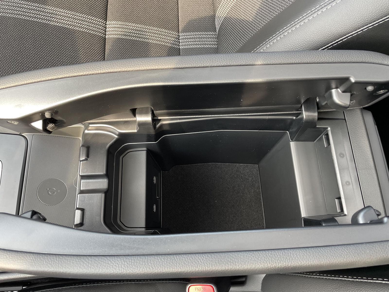 Vehicle photo 28