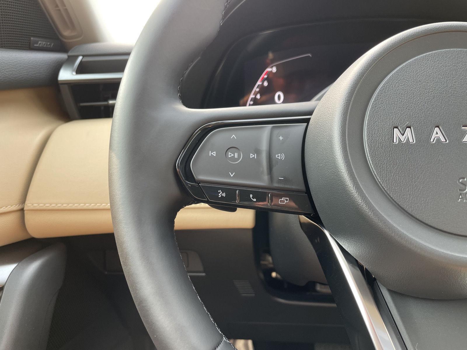 Vehicle photo 12