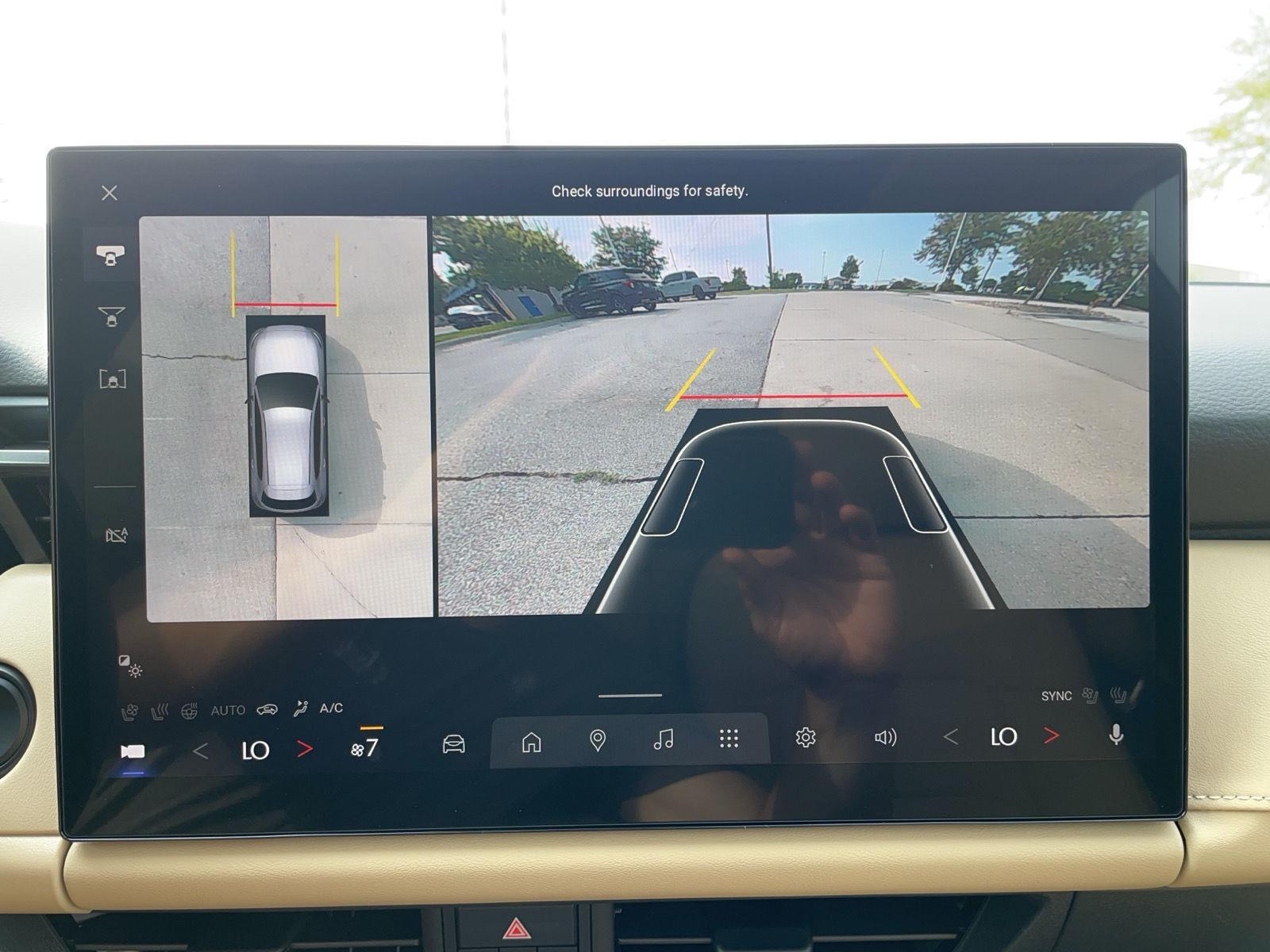 Vehicle photo 25