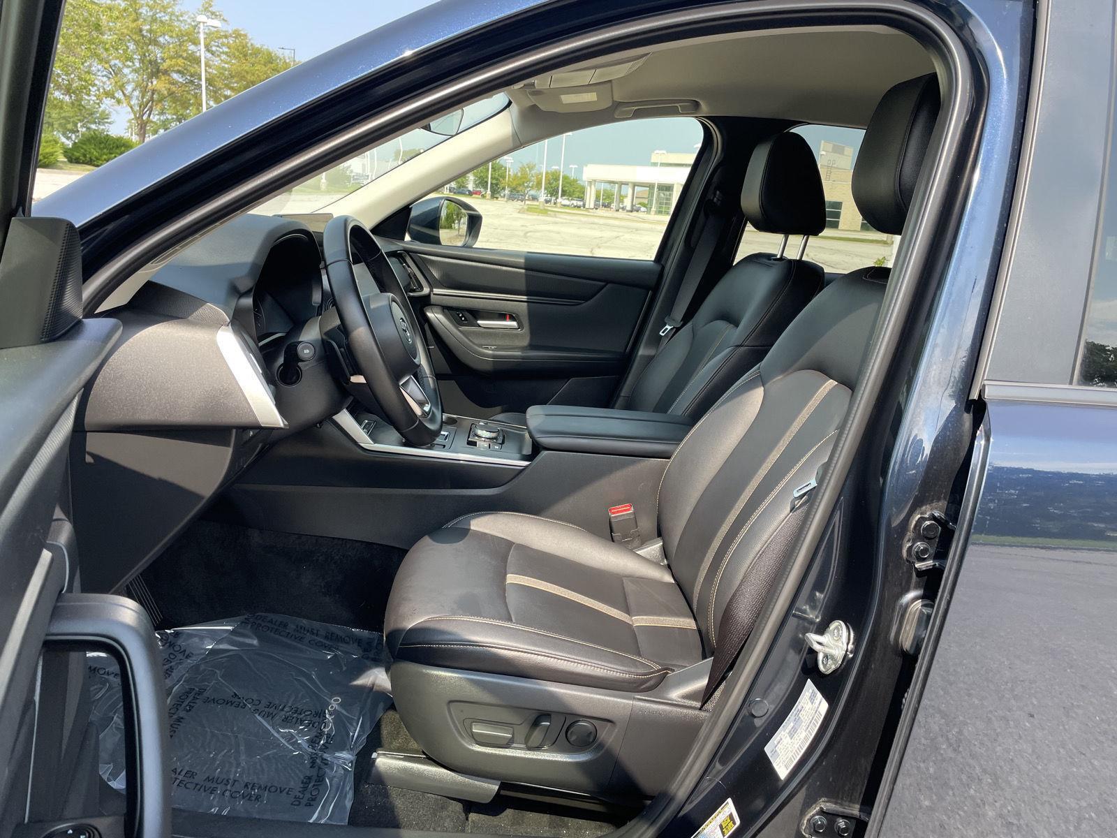Vehicle photo 17