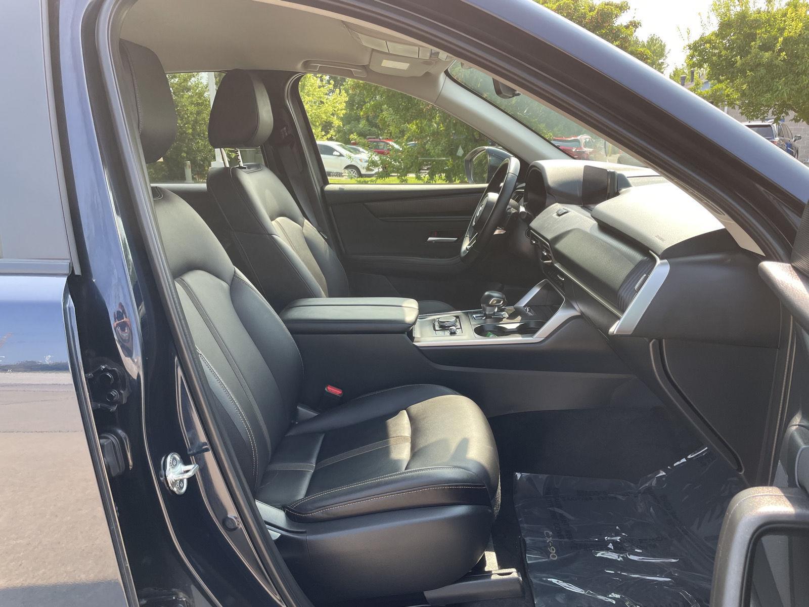 Vehicle photo 19
