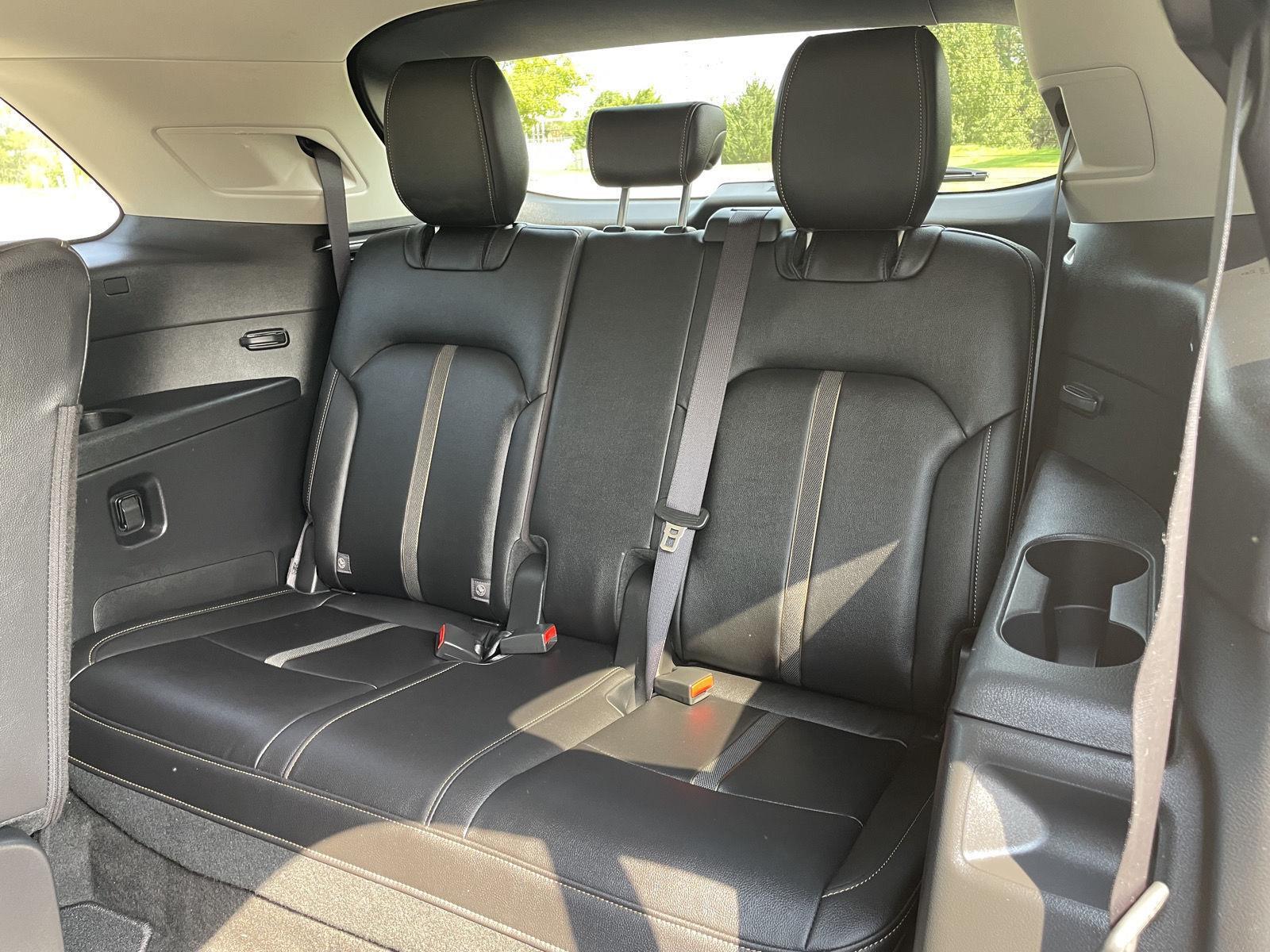 Vehicle photo 21