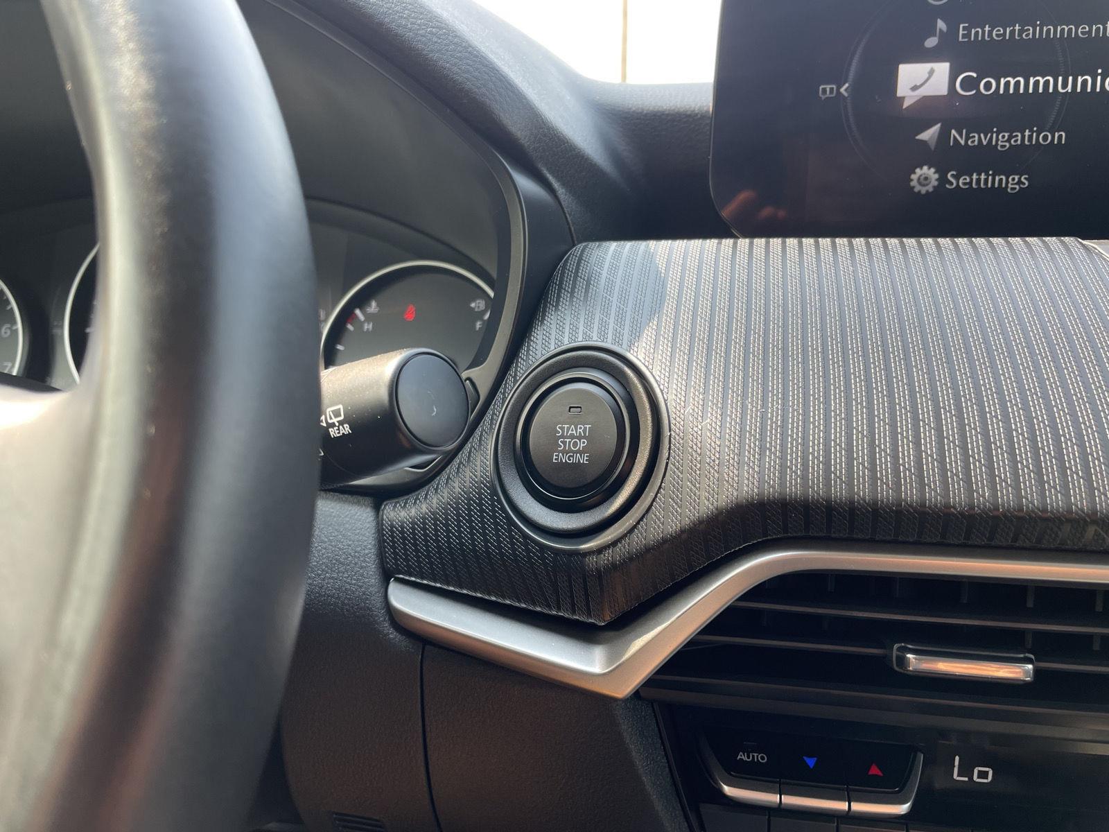 Vehicle photo 25